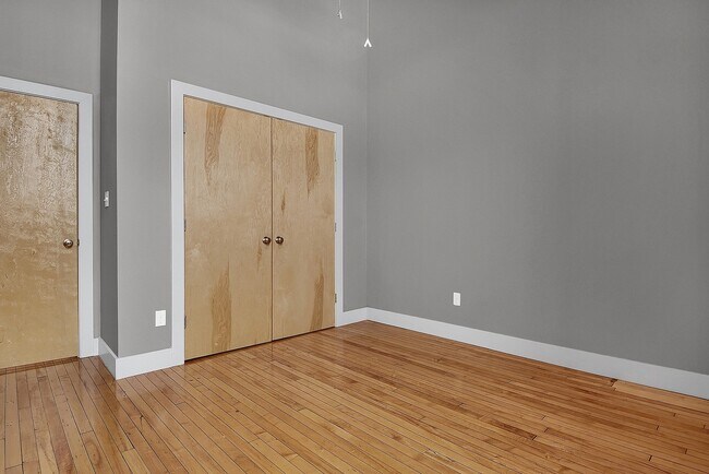 Building Photo - Skin that Sparkles