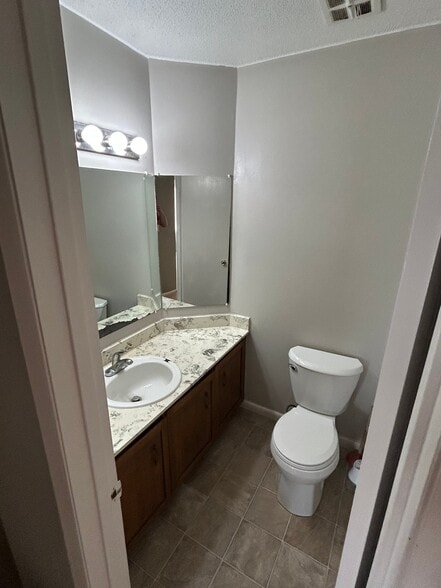 Building Photo - 2119 Quail Creek Dr
