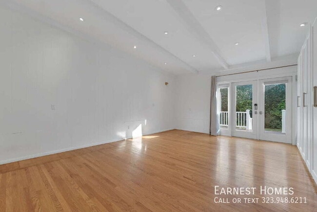 Building Photo - 13400 Weddington St