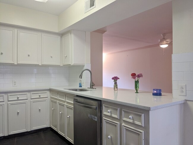 Building Photo - 3108 Vossdale Rd
