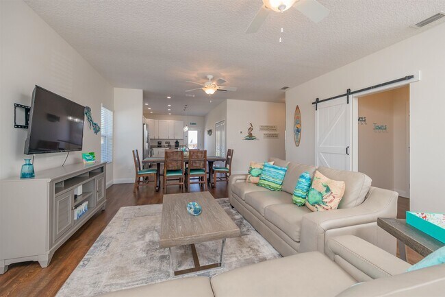 Building Photo - 6832 Middleton Ave