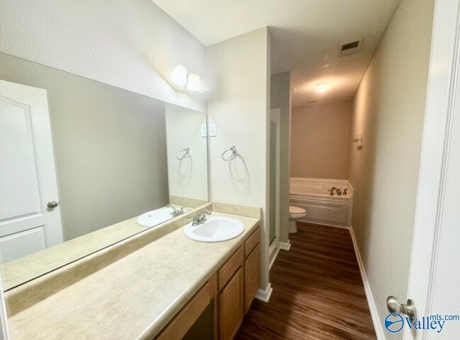 Building Photo - 142 Vancouver Rd