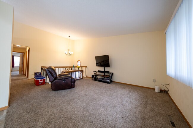 Building Photo - 407 Wood Way