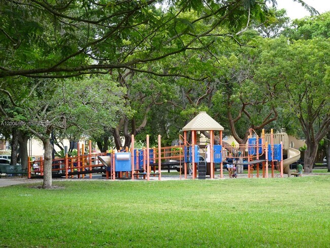 Building Photo - 7921 SW 152nd Ave