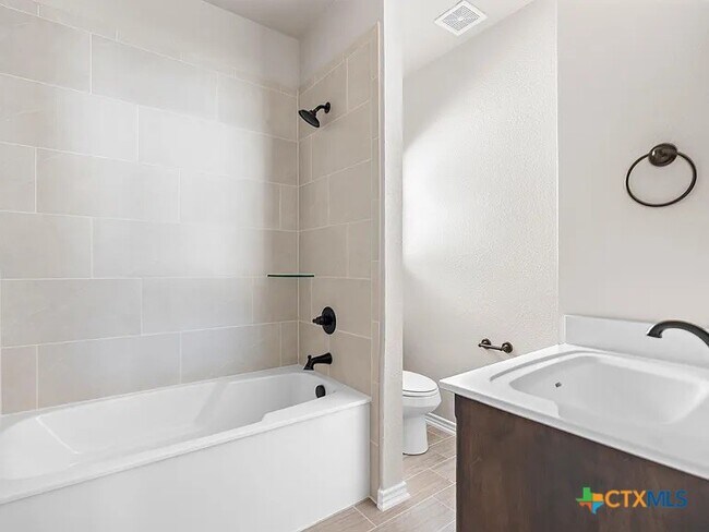 Building Photo - 602 Dred Roger Circle