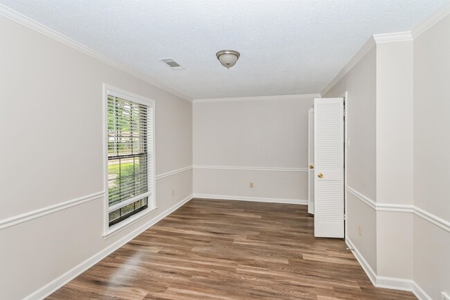 Building Photo - 6338 Northampton Dr