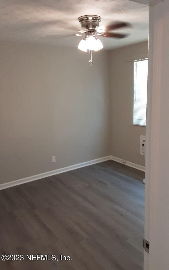 Building Photo - 924 Arco Dr