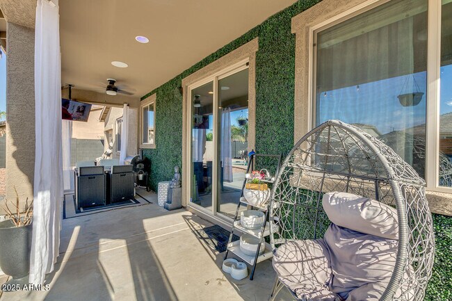 Building Photo - 18472 W Desert Ln