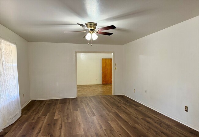 Building Photo - 1410 S Circle St