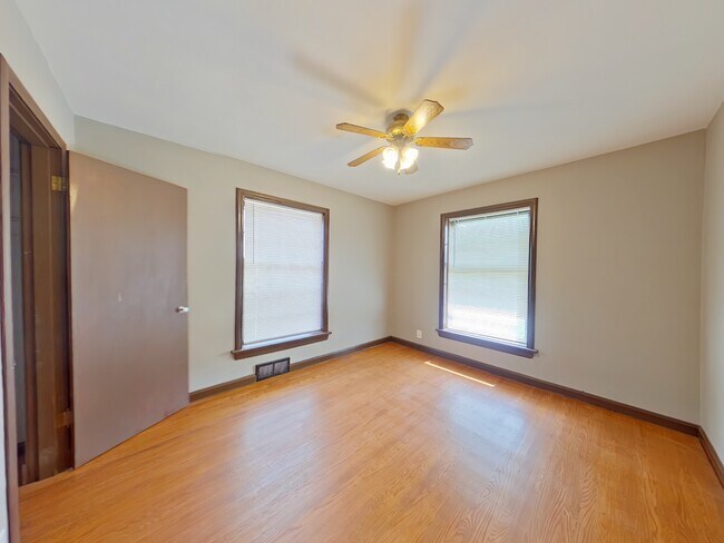 Building Photo - 1633 Veronica Ave