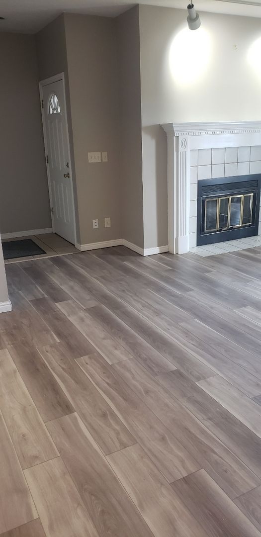 Building Photo - Charming 2 Bedroom Condo with Great Amenit...
