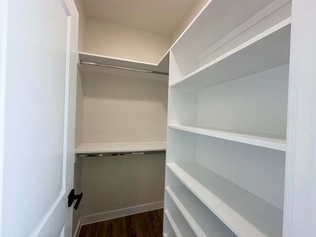 Building Photo - 7524 Cresta Bella Rd