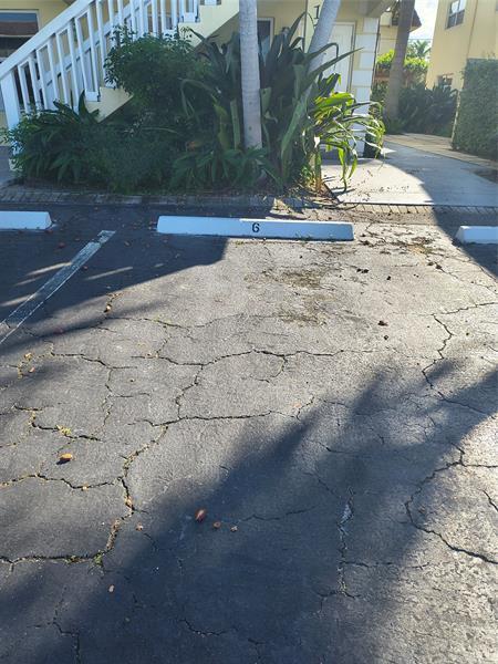 Building Photo - 2120 NE 42nd Ct