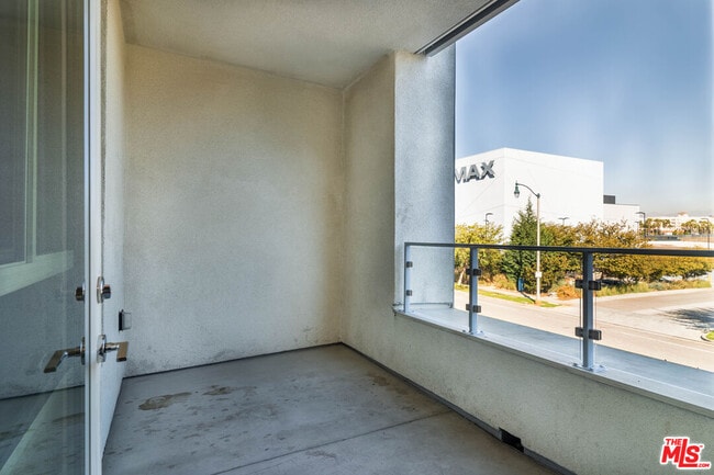Building Photo - 12655 Bluff Creek Dr