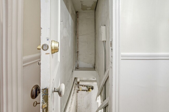 Building Photo - 41 Linnaean St