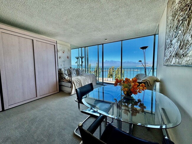Building Photo - Million-Dollar Views, Starter Price!