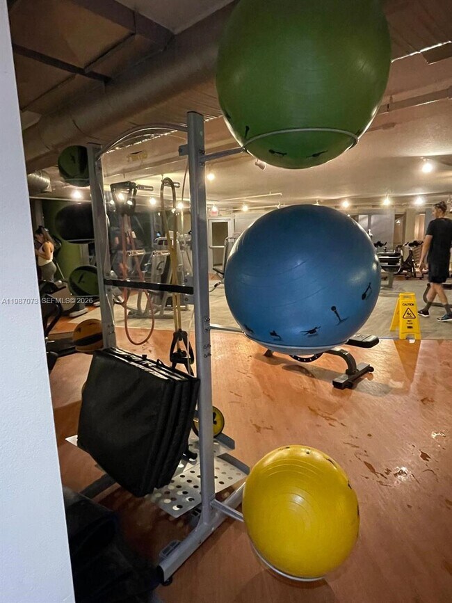 Building Photo - 2641 N Flamingo Rd