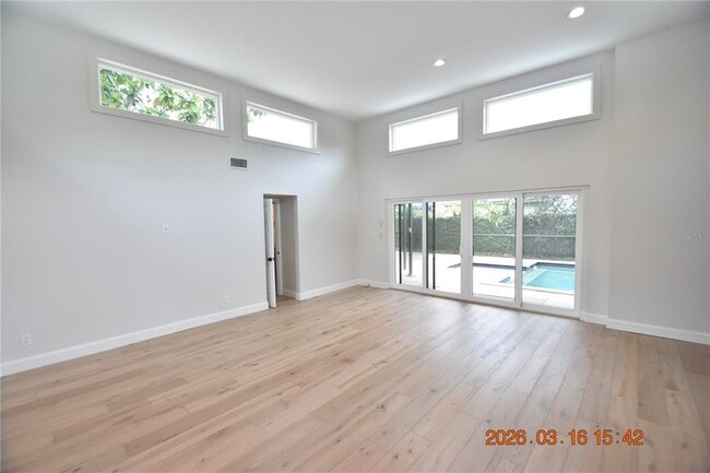 Building Photo - 571 Luzon Ave