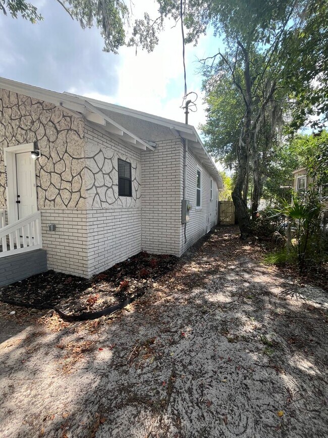 Building Photo - What a beautiful home!!