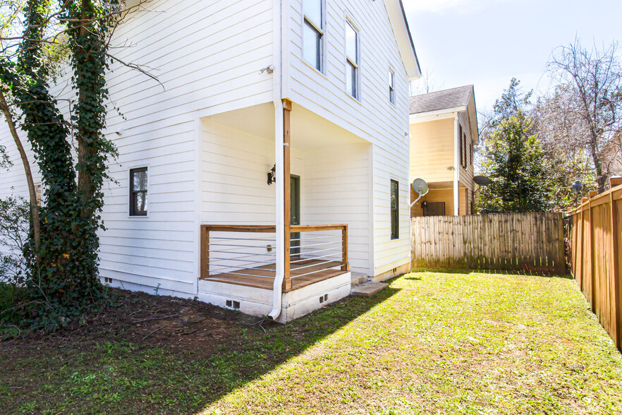 Building Photo - 939 Connally St SE