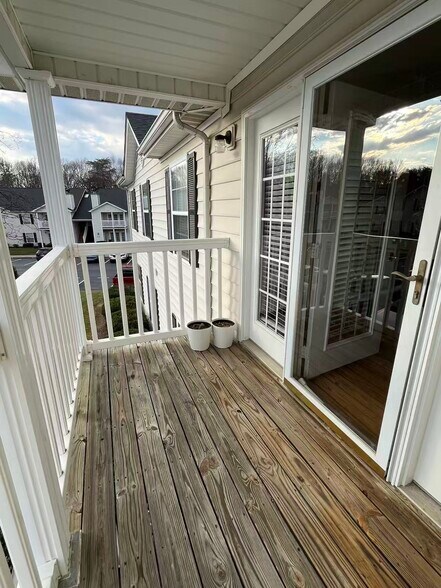 Building Photo - 7135 W Friendly Ave