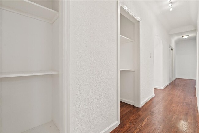 Building Photo - 2818 S Bronson Ave