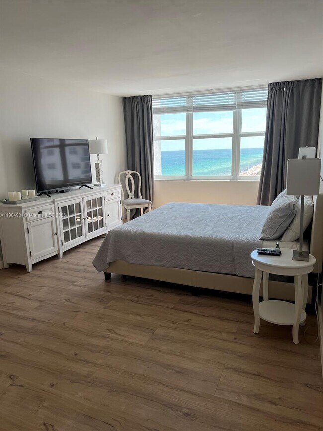 Building Photo - 2751 S Ocean Dr