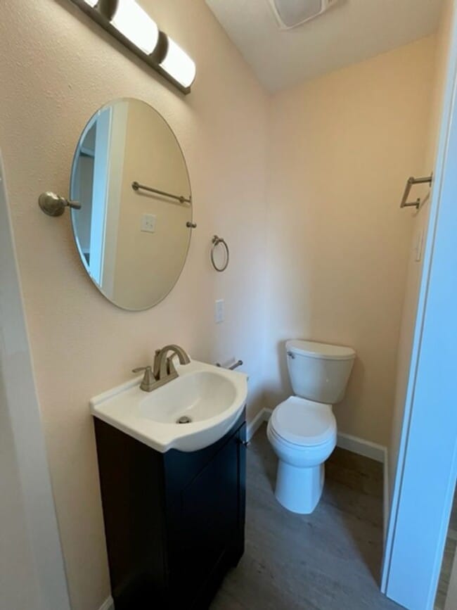Building Photo - Cute beach bungalow in Biloxi, MS!
