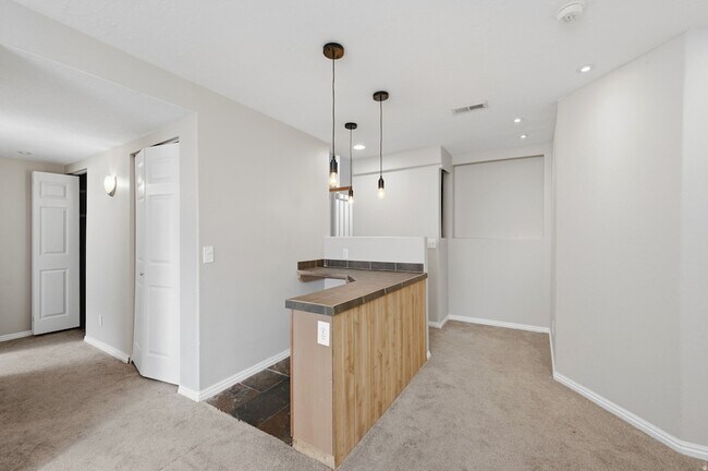 Building Photo - 2575 Athena Dr