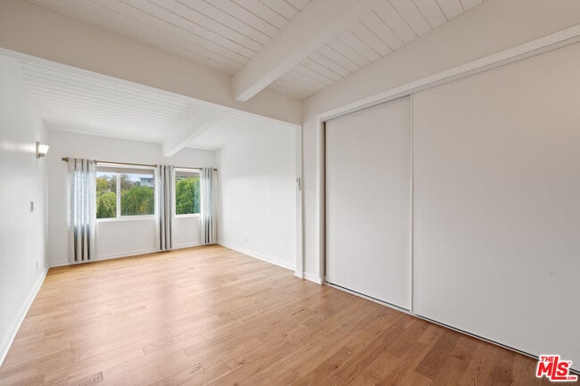 Building Photo - 1042 Olancha Dr