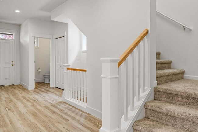 Building Photo - Immediately available 4-bedroom 3.5 bath