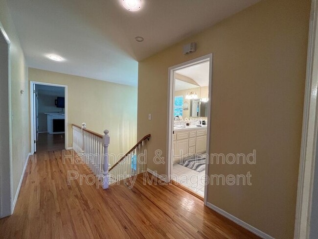 Building Photo - 8422 Fable Ave