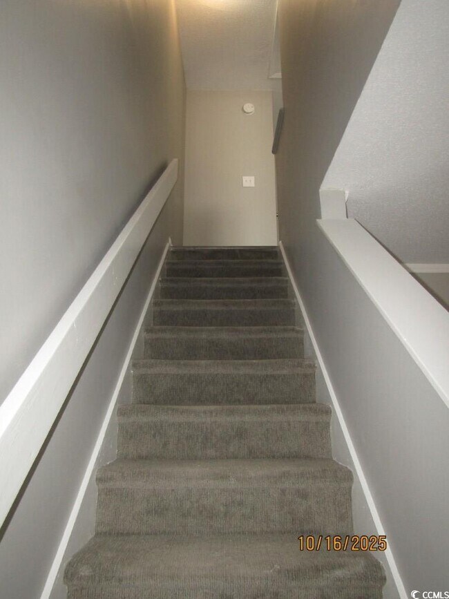 Building Photo - 1703 Fawn Vista Dr N