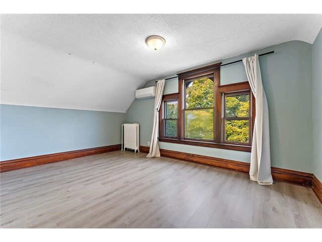 Building Photo - 882 Aurora Ave