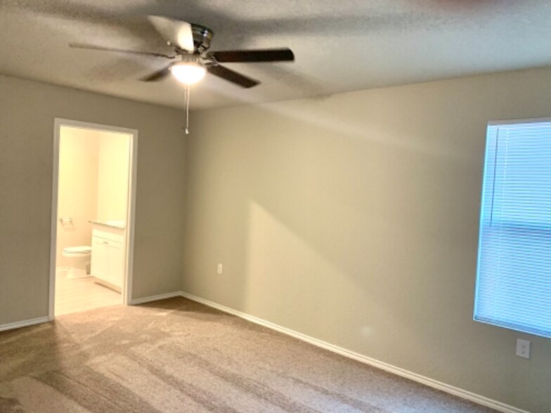 Building Photo - 5606 Willow Breeze