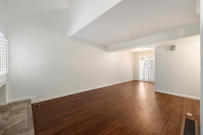 Building Photo - Loft Style Townhouse Available in Arvada!