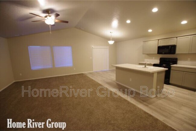 Building Photo - 1449 W Crooked River Dr