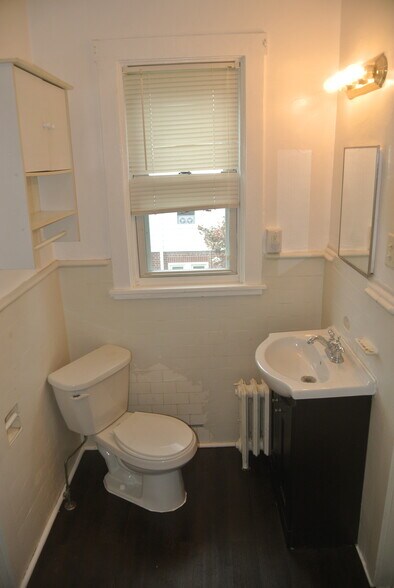 Bathroom - 328 High Street