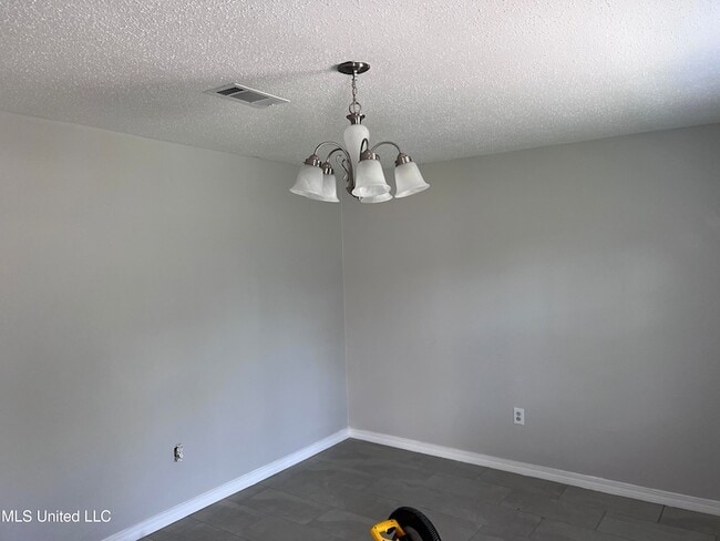 Building Photo - 102 Carson Dr