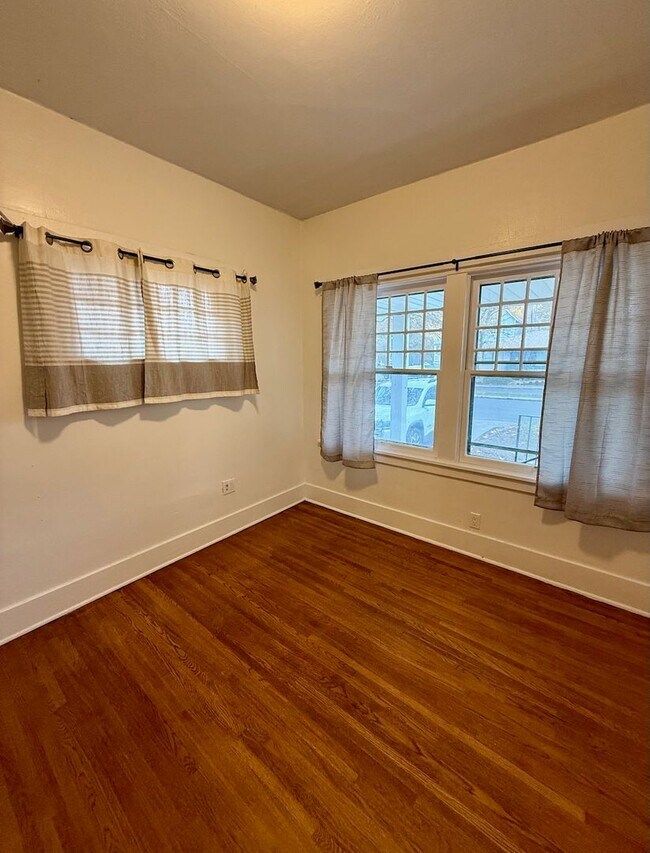 Building Photo - Spacious and Well-Equipped 3 Bed Spokane H...