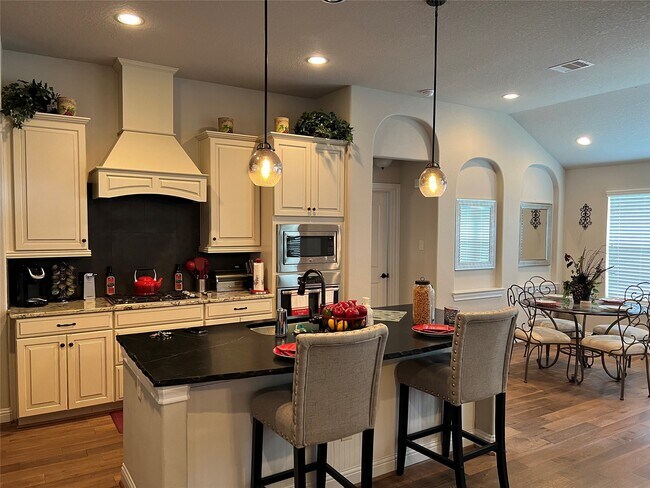 Building Photo - 20427 Montecrest Cir