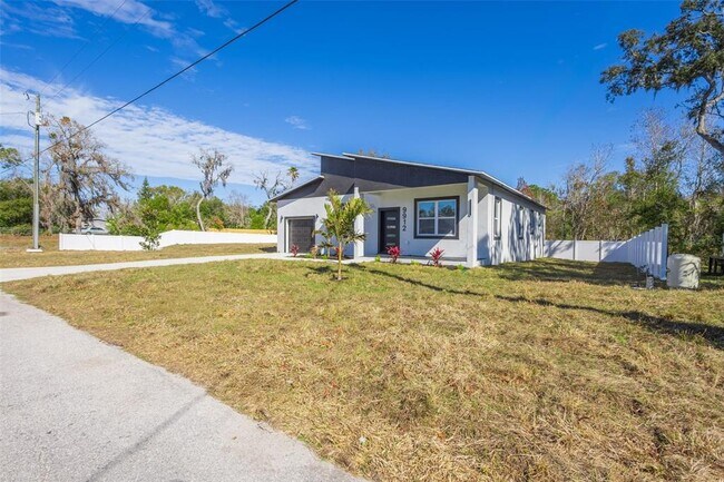 Building Photo - 9912 Golden Loop
