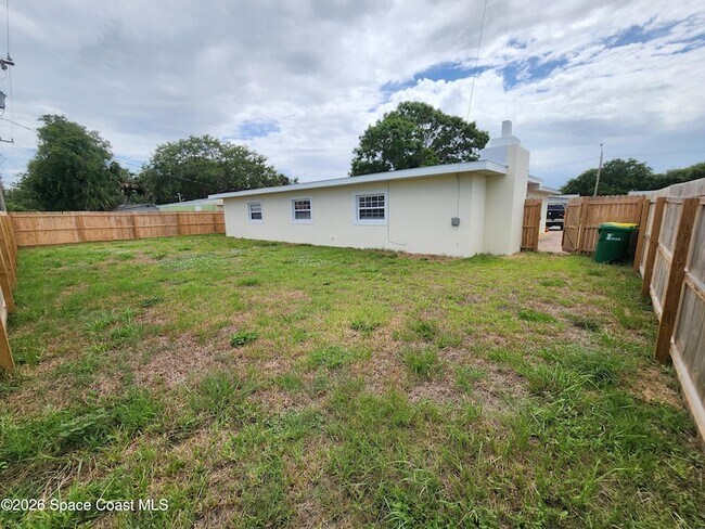 Building Photo - 410 4th St