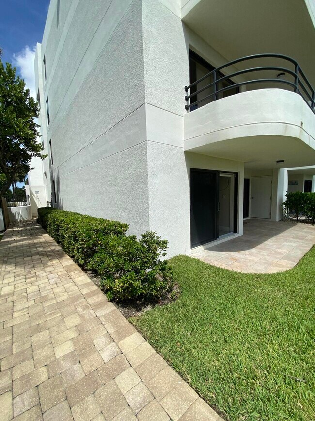 Building Photo - 420 Celestial Way
