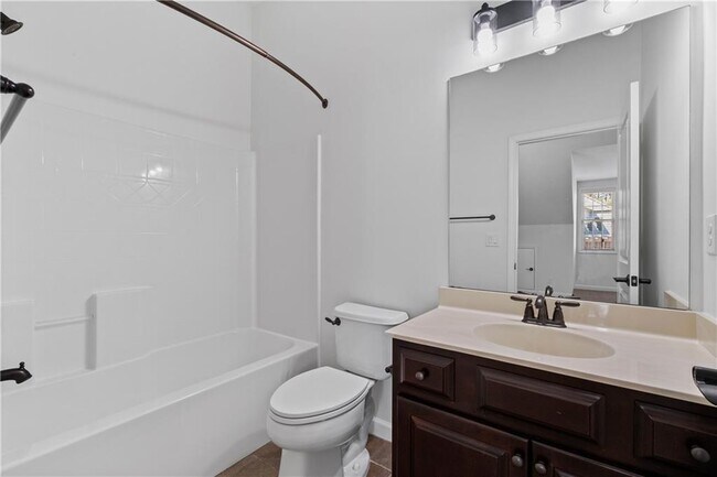 Building Photo - 6440 Century Park Pl SE