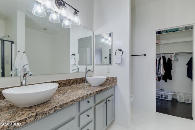 Building Photo - 1225 N 36th St