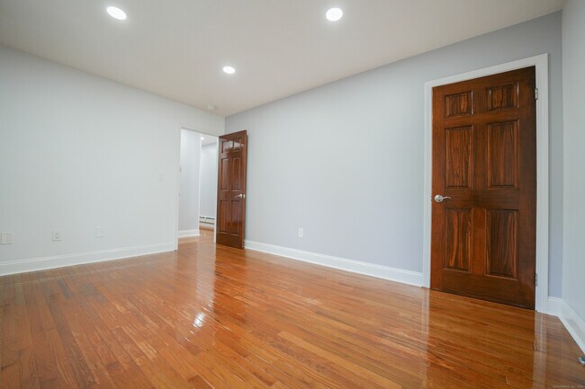 Building Photo - 377 Peck St