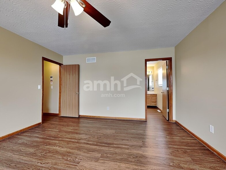 Building Photo - 6040 Glennshire Ct