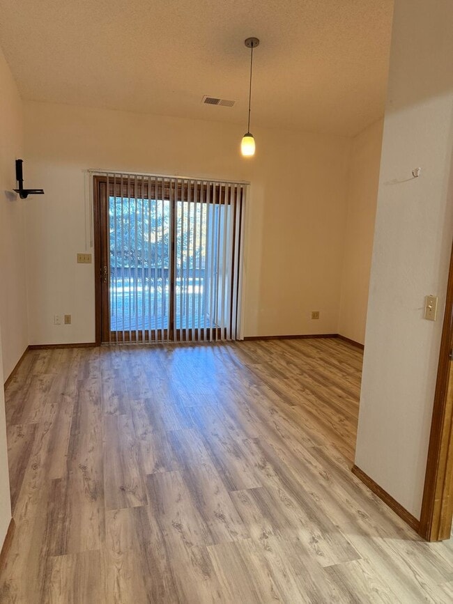 Building Photo - Beautiful Country Club