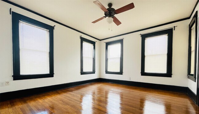 Building Photo - 614 Peden St